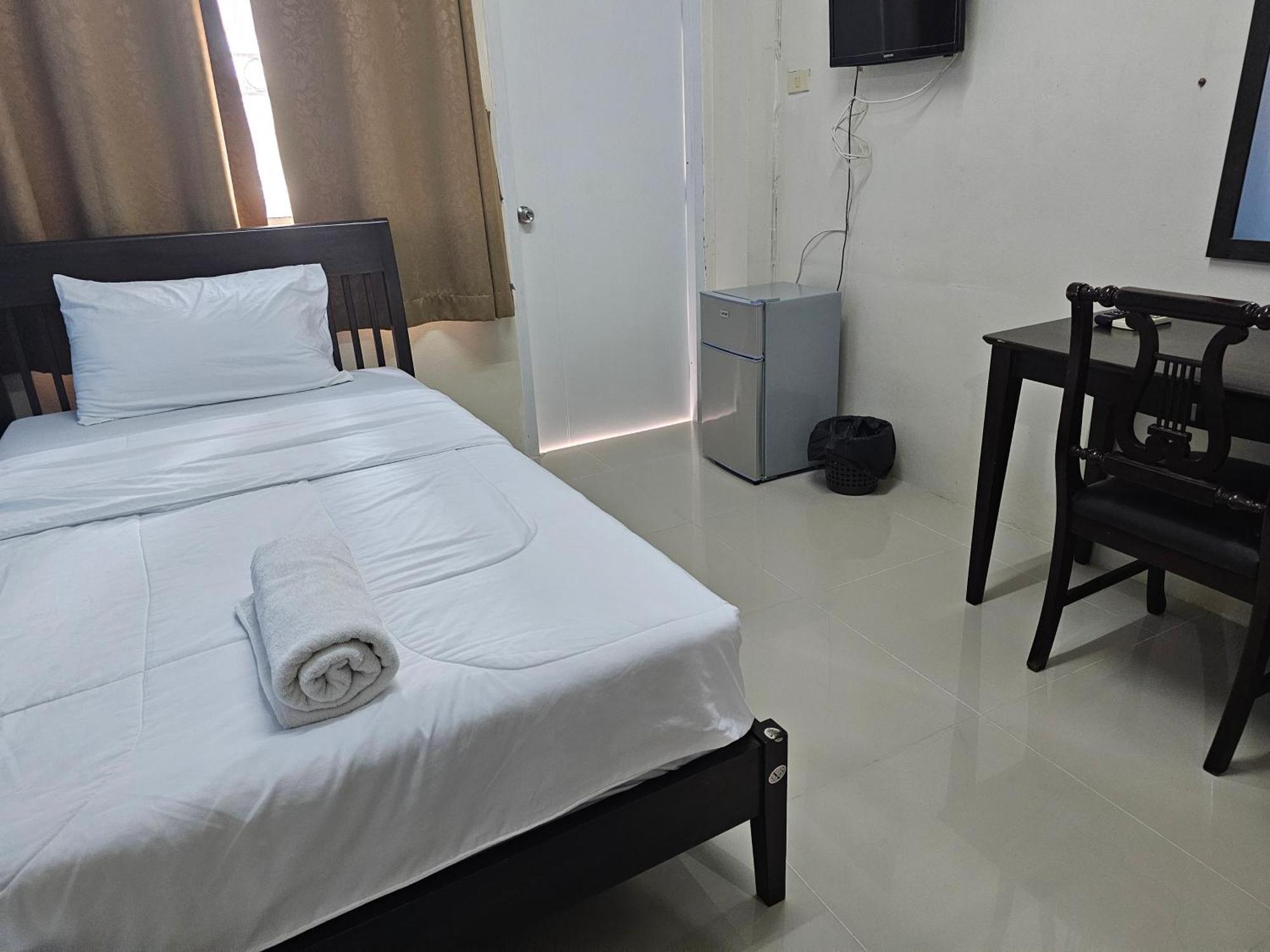 Si Fah At Bangsaen Hotel Ban Rong Khoei 外观 照片