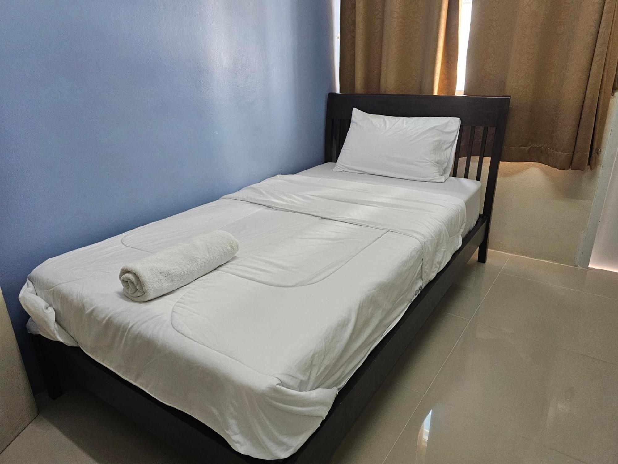 Si Fah At Bangsaen Hotel Ban Rong Khoei 外观 照片