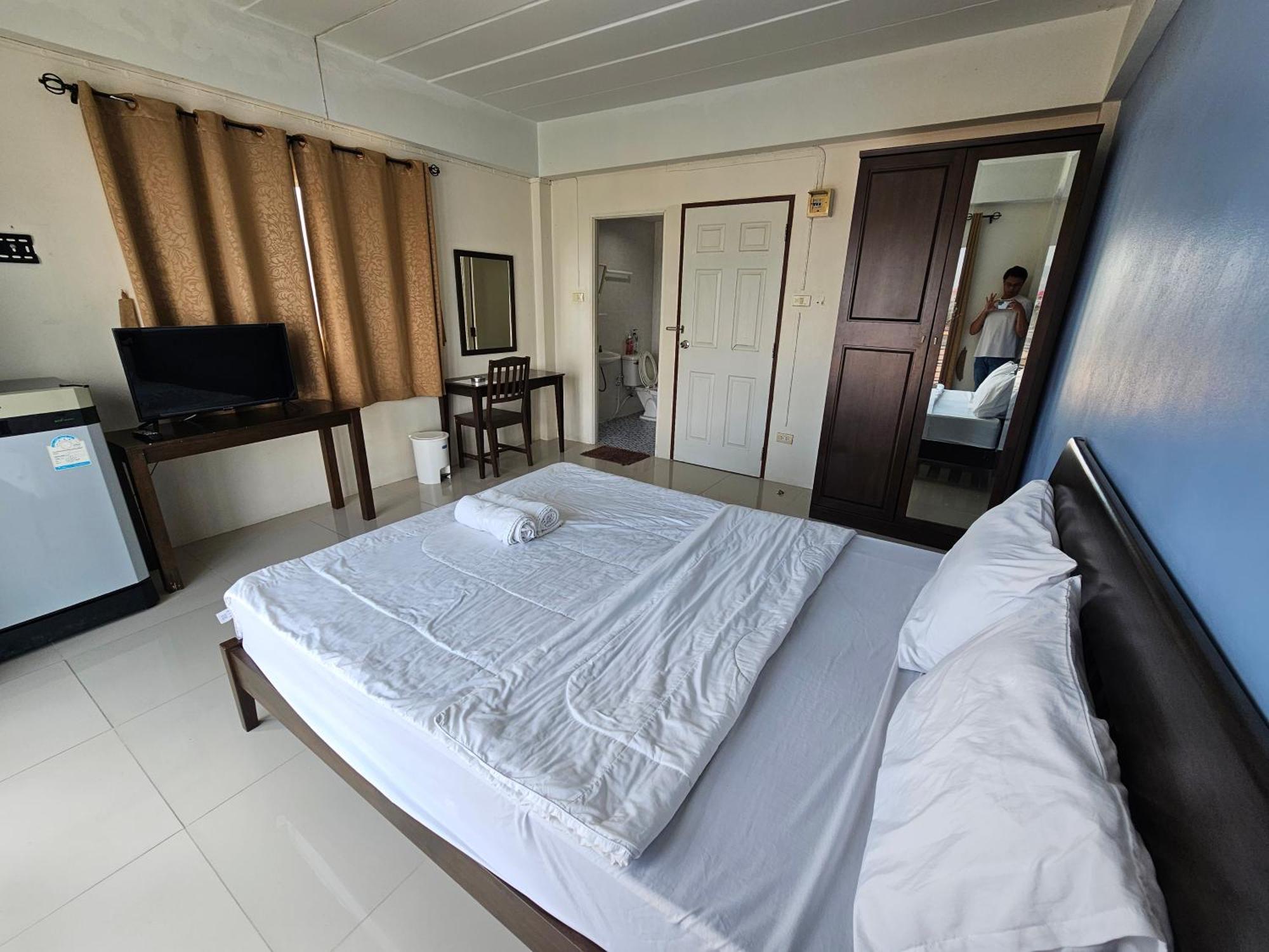 Si Fah At Bangsaen Hotel Ban Rong Khoei 外观 照片