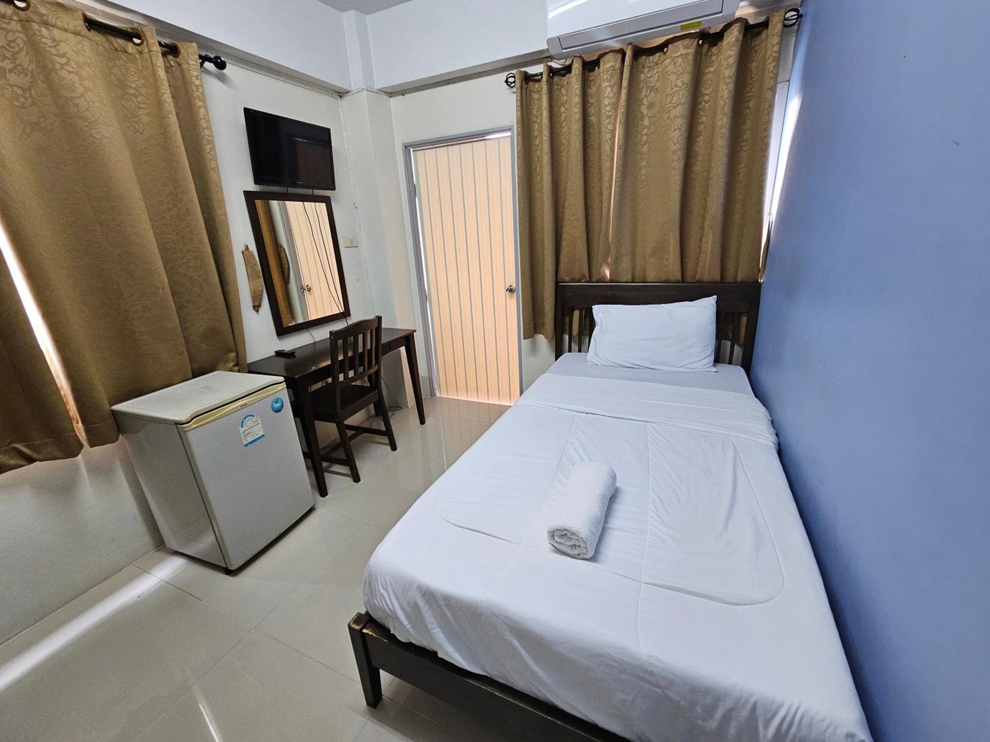 Si Fah At Bangsaen Hotel Ban Rong Khoei 外观 照片
