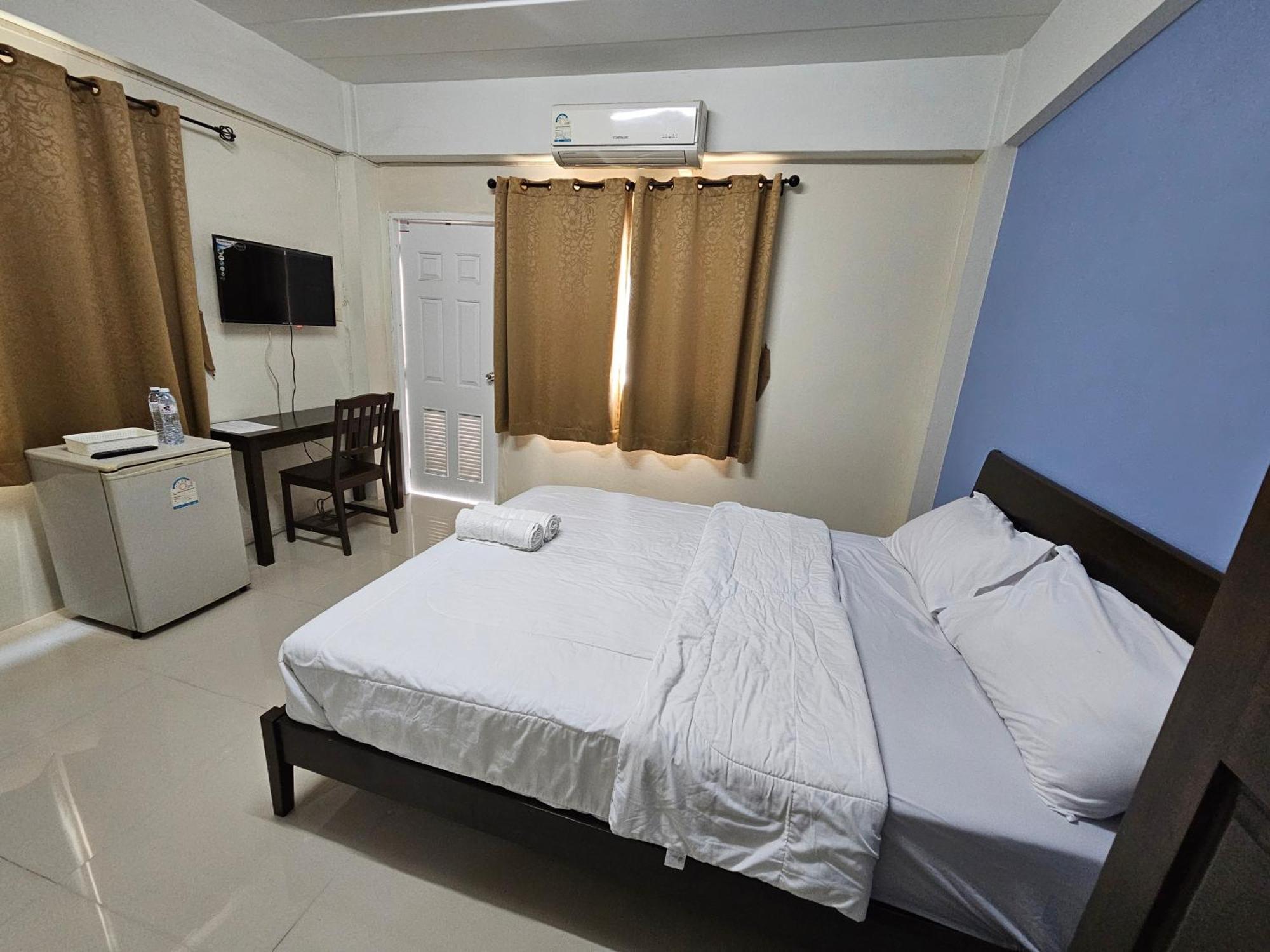 Si Fah At Bangsaen Hotel Ban Rong Khoei 外观 照片