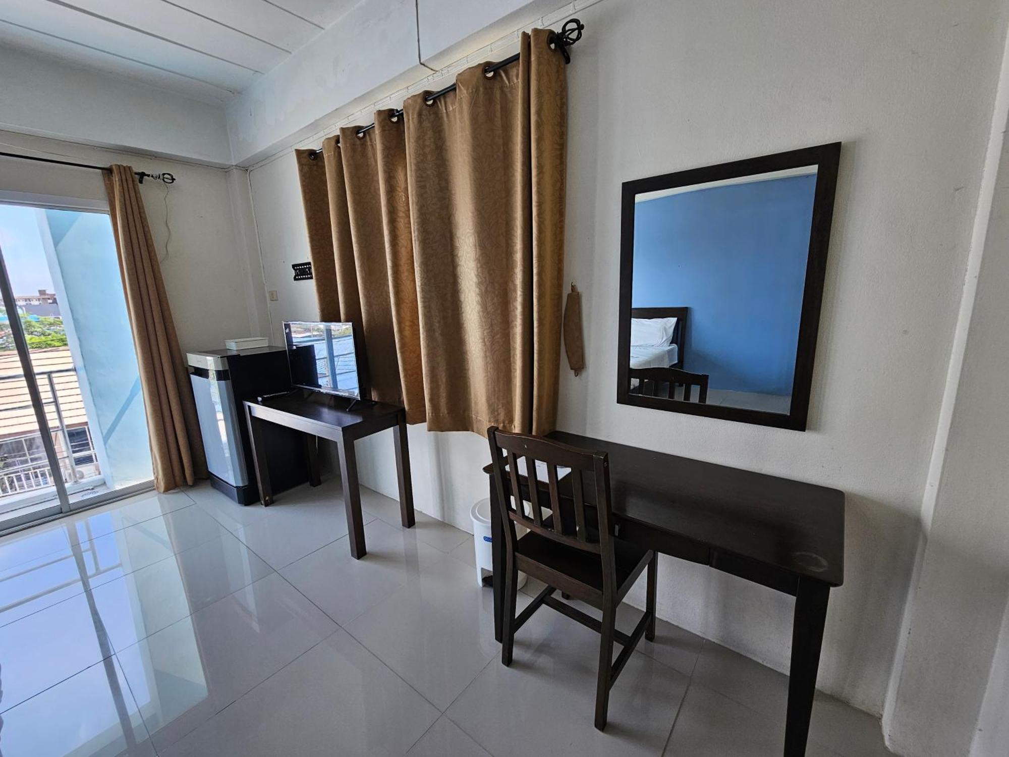 Si Fah At Bangsaen Hotel Ban Rong Khoei 外观 照片