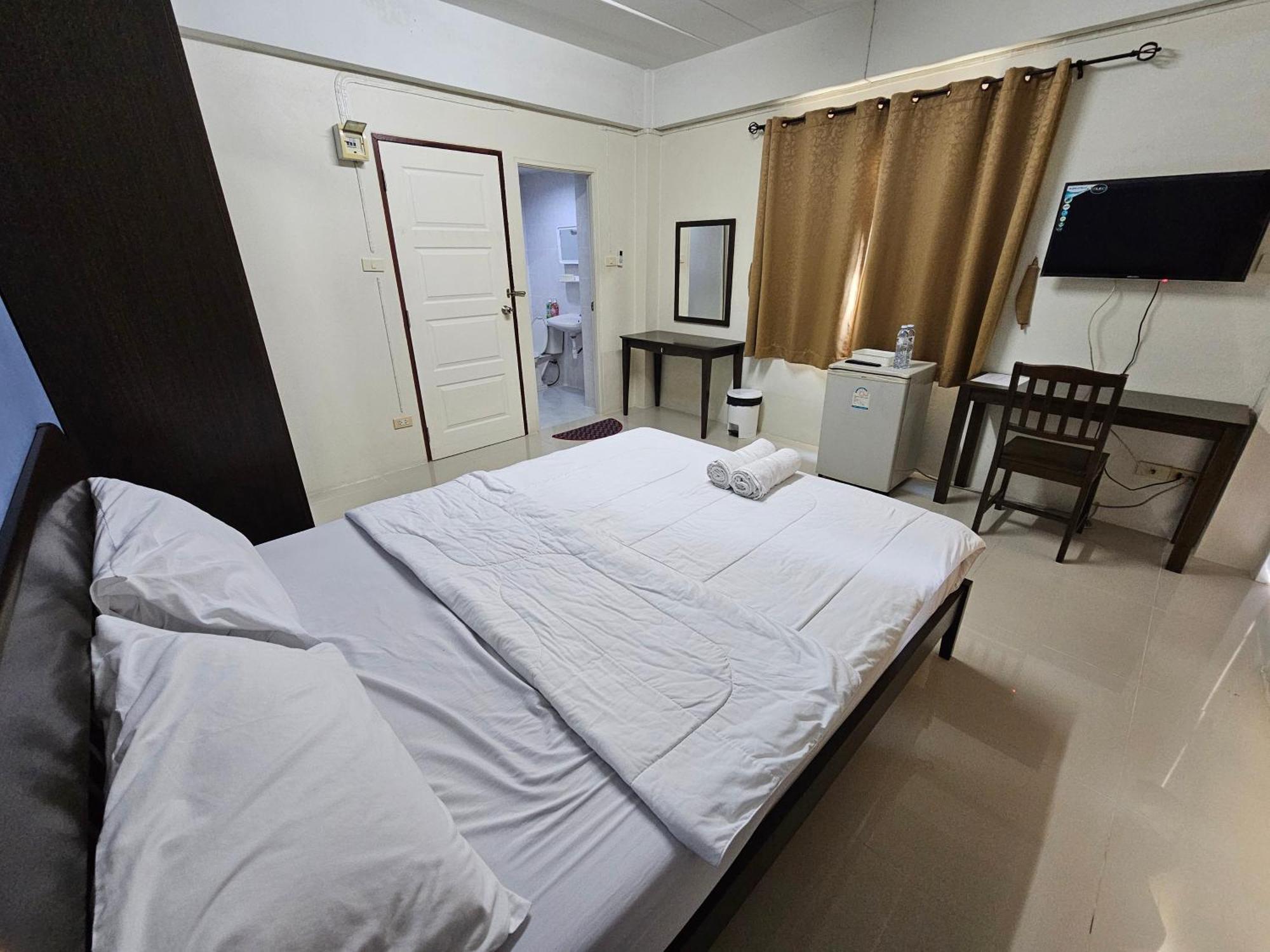 Si Fah At Bangsaen Hotel Ban Rong Khoei 外观 照片